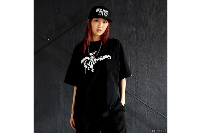 「ガンダム」シャアザクの“あのキック”がTシャツに！ ストリートテイストのTシャツ＆コーチジャケット登場【STRICT-G】 画像