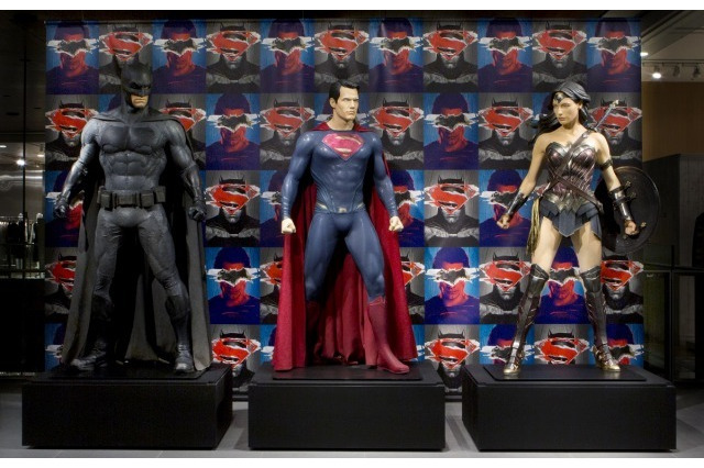 「バットマン vs スーパーマン」撮影使用コスチュームが日本初上陸 六本木で展示中 画像