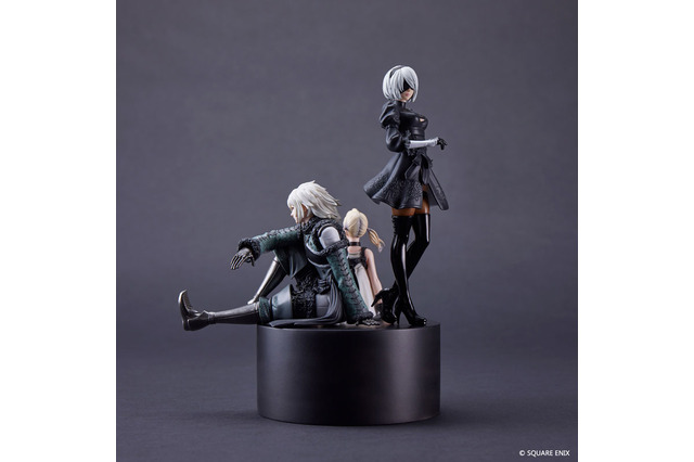 「NieR」2B＆“Replicant”の主人公＆白い少女(フィオ)が夢の共演…！ 15周年記念のグッズBOXが登場 画像