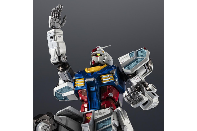 「たかがメインカメラが光るだけだ！」ガンダムが超合金より立体化！メインカメラ・デュアルカメラ・胸部ダクトにライトアップギミックを搭載！ 画像