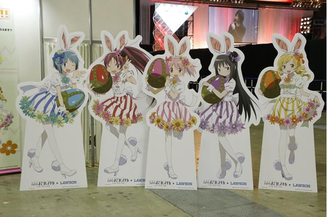劇場版「魔法少女まどか☆マギカ」のグッズを多数販売　AJ2016 ローソンブース 画像