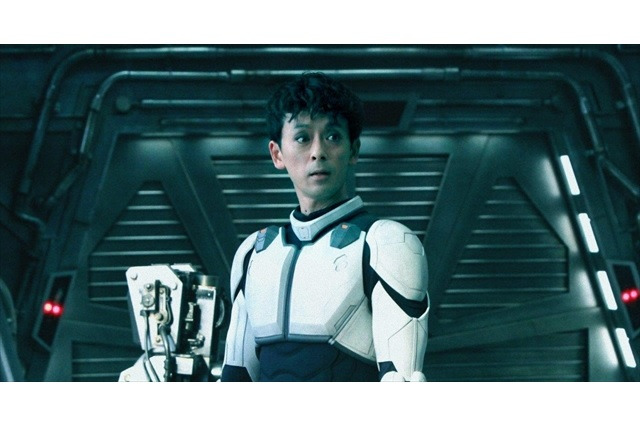 「テラフォーマーズ」滝藤賢一の変異映像公開 メダカハネカクシの能力で炎噴射 画像