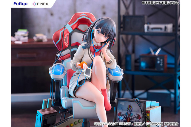 六花に見つめられてる…！「SSSS.GRIDMAN」ヴィレッジヴァンガードコラボの描き下ろしイラストを立体化した1/7スケールフィギュアが登場 画像