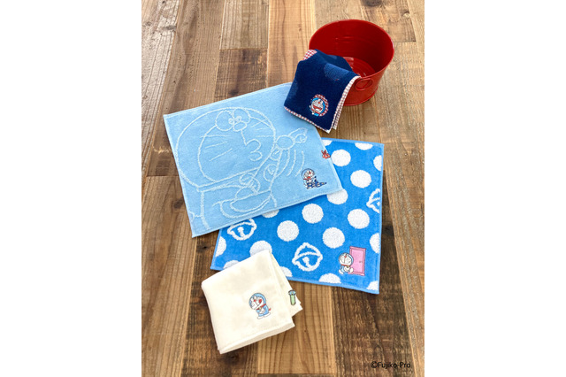 「ドラえもん」どこでもドアやスモールライトをキュートに刺繍♪ 春っぽハンカチ＆トートバッグが登場☆ 画像