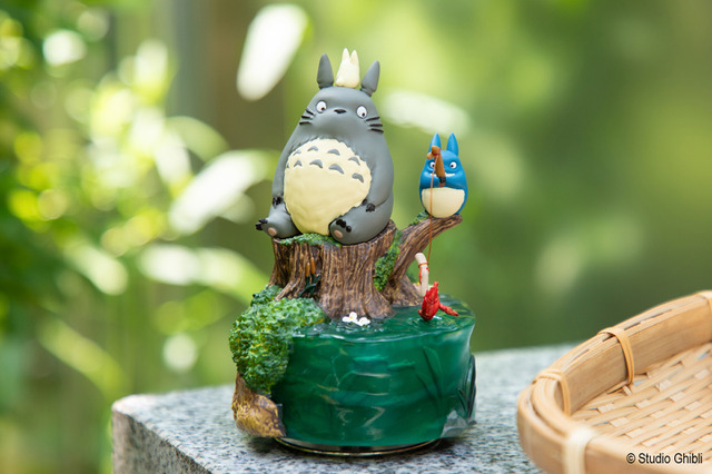 「スタジオジブリ」トトロたちが釣りを楽しむオルゴールが登場♪ 夏のおでかけに役立つ「トトロ」&「魔女宅」扇子袋も 画像