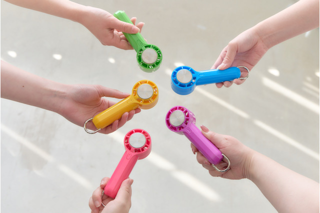 暑い現場のお供に！ 推しカラーで選べる冷却プレート付きハンディファンとマルチクリップが登場！ あなたの推しは何色？ 画像