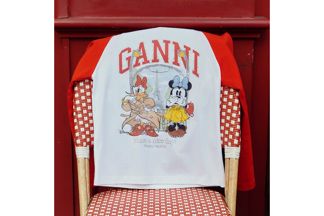 「ディズニー」×GANNIコラボ第3弾！ デイジーとミニーの大冒険を大胆にプリント♪ Tシャツやスウェット、アクセサリーがラインナップ 画像