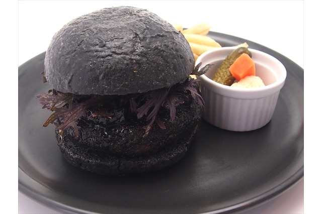 「ジブリの大博覧会」まっくろバーガーや目玉焼きトースト、作品をイメージしたメニューが登場 画像