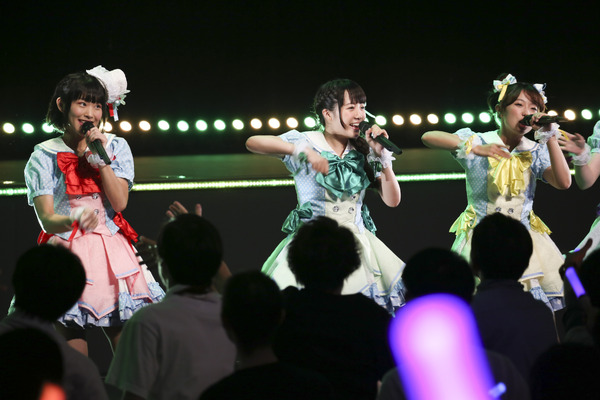 「温泉むすめ 1st LIVE」高田憂希・桑原由気らキャスト陣が歌にゲームに大盛り上がり！