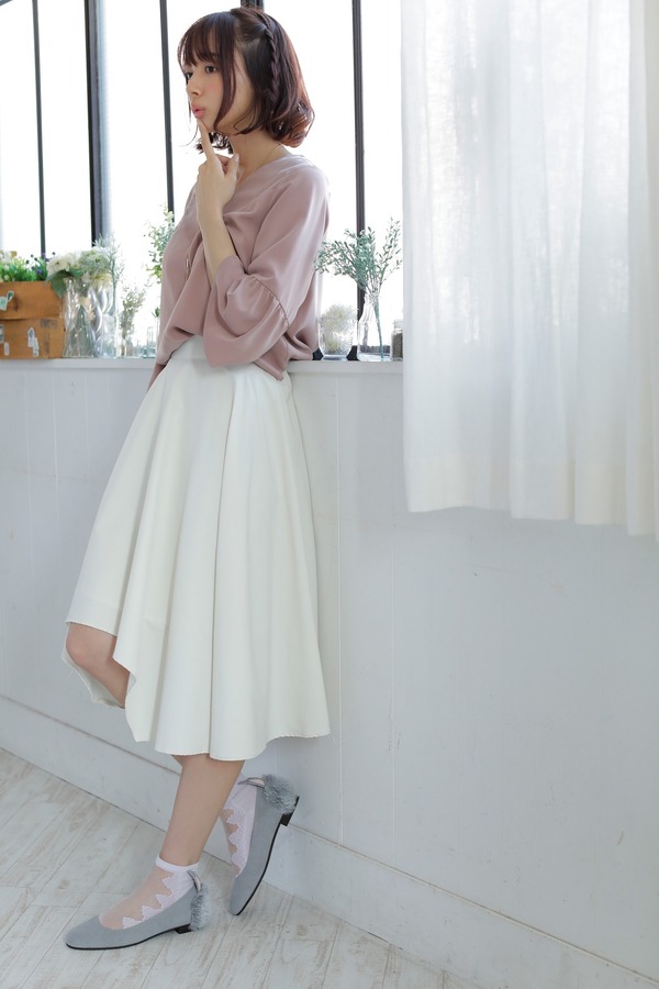 岡田紗佳による着用イメージ(C)Koi・芳文社／ご注文は製作委員会ですか？？