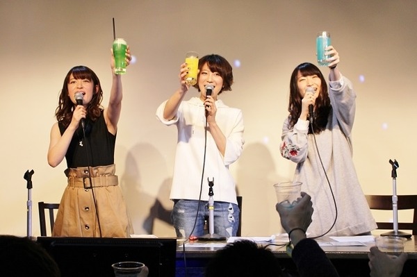 左から小松未可子さん、安済知佳さん、今村彩夏さん