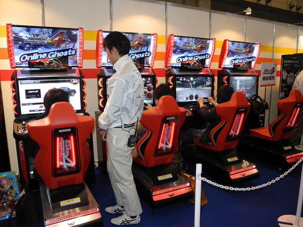 バンダイナムコゲームズの「湾岸ミッドナイト マキシマムチューン4」（ジャパン アミューズメントエキスポ13）