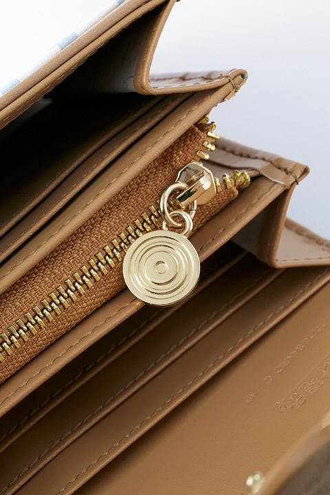 『サンリオ男子』コラボレーション 財布／7,800円(税別) 源 誠一郎 モデル(C)2015, 2018 SANRIO CO., LTD. APPROVAL NO.S584763 HP