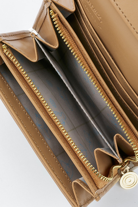 『サンリオ男子』コラボレーション 財布／7,800円(税別) 源 誠一郎 モデル(C)2015, 2018 SANRIO CO., LTD. APPROVAL NO.S584763 HP