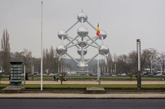 ベルギーのシンボル「アトミウム」が会場の目の前！