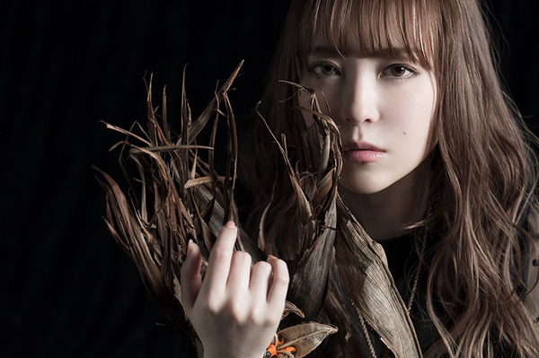 黒崎真音 アーティスト写真(C)Frontwing