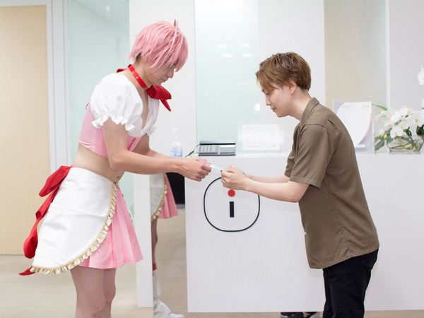 「魔法少女 俺」×「オルクスオンライン」コラボ記念、リアル（？）卯野さきちゃんが編集部にやってきた！