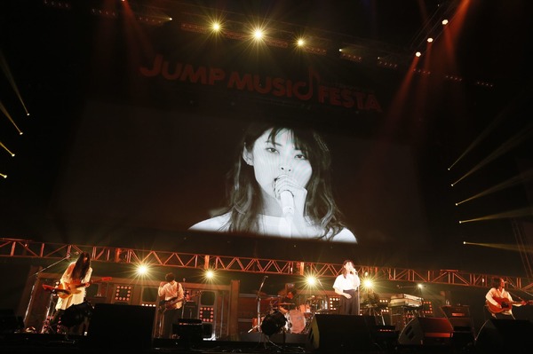 「JUMP MUSIC FESTA」DAY2 オフィシャルスチール 家入レオ