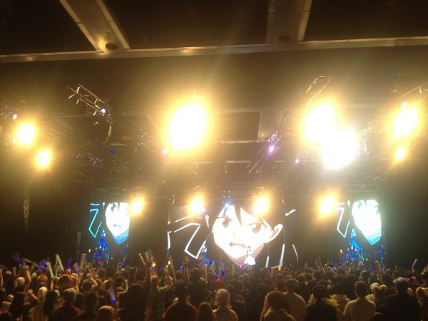 藍井エイルはシアトル・サクラコンでは5000人を集めたライブを実現させた。