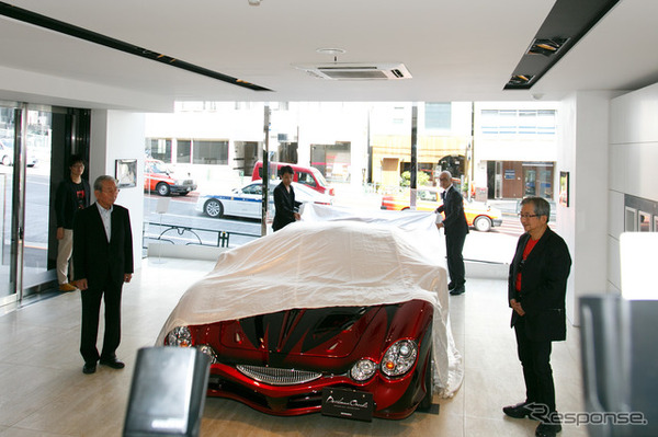 光岡自動車、世界で1台の『デビルマン オロチ』発表---原作者の永井豪氏「いい車ができて感激」