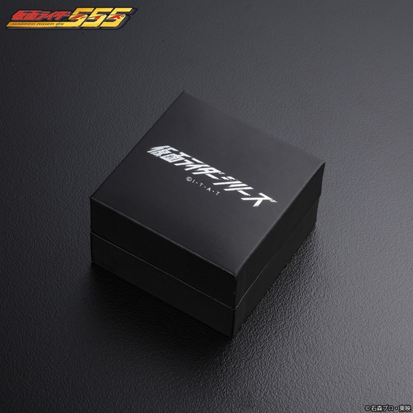 仮面ライダー555 ファイズアクセル 変身！腕時計【Live Action Watch】 32,400 円(税込)(送料・手数料別途)（C)石森プロ・東映