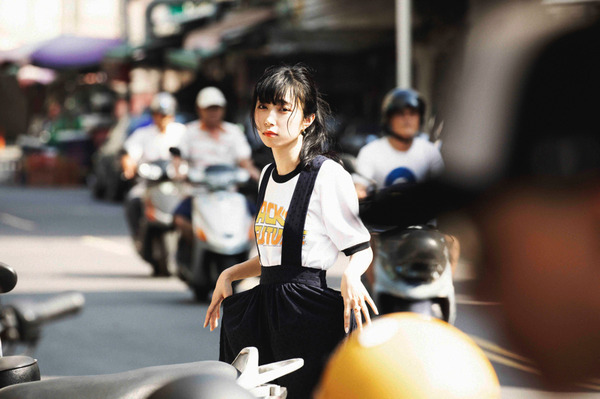 「小林愛香 1st写真集（仮）」2018年12月11日発売