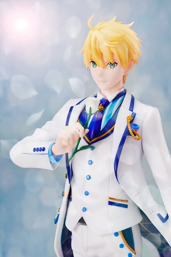 「セイバー/アーサー・ペンドラゴン〔プロトタイプ〕霊衣解放ホワイトローズ」(C)TYPE-MOON / FGO PROJECT