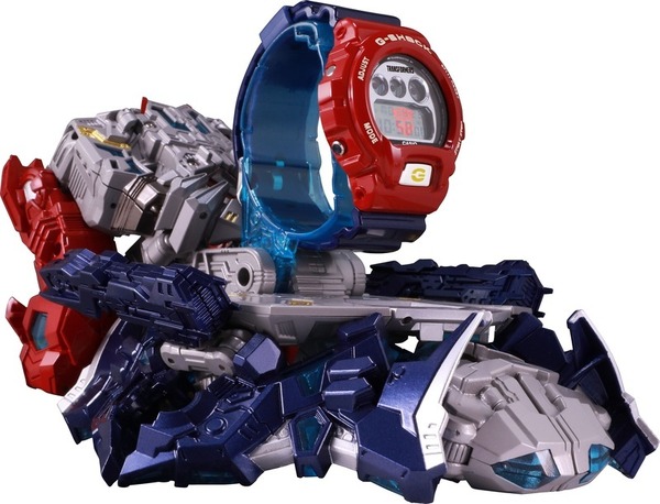 G-SHOCK × TRANSFORMERS　『マスターオプティマスプライム　レゾナントモード〔G-SHOCKセット〕』29,000円（税抜）(C)TOMY