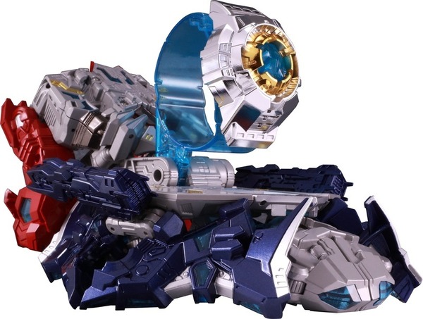 G-SHOCK × TRANSFORMERS　『マスターオプティマスプライム　レゾナントモード〔G-SHOCKセット〕』29,000円（税抜）(C)TOMY