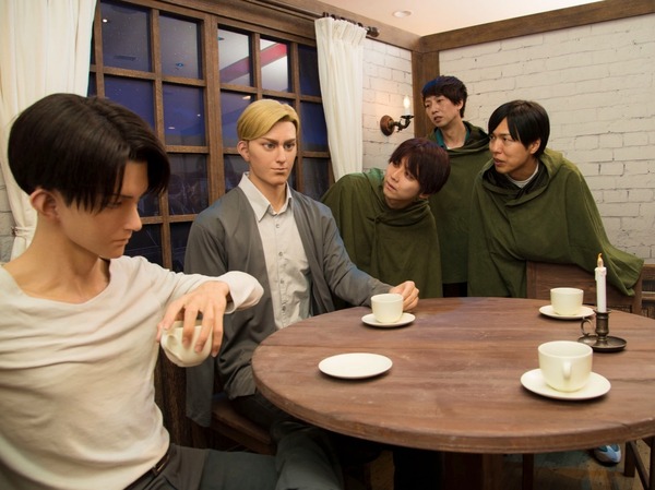 『進撃の巨人・ザ・リアル』クロノイドに感動する3人　（左から）梶裕貴さん、橋詰知久さん、神谷浩史さん