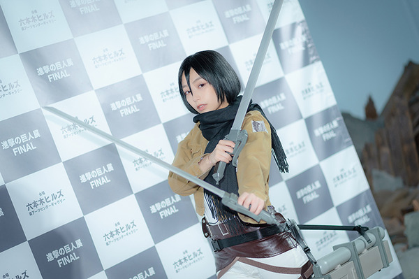 宇垣美里、「進撃の巨人」ミカサのコスプレ姿披露！ ミニ巨人を駆逐する一幕も【写真42枚】