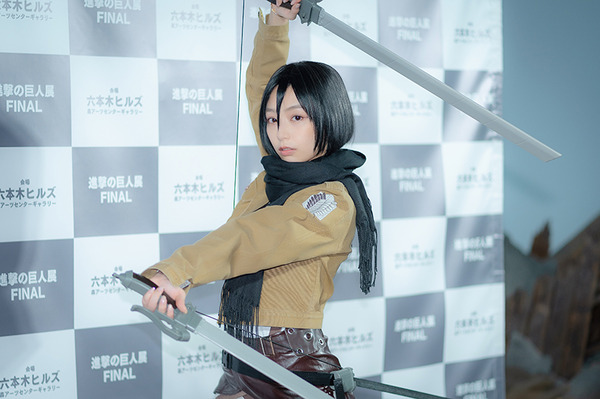 宇垣美里、「進撃の巨人」ミカサのコスプレ姿披露！ ミニ巨人を駆逐する一幕も【写真42枚】