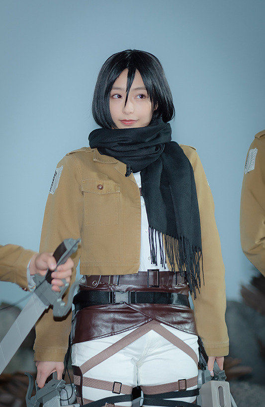 宇垣美里、「進撃の巨人」ミカサのコスプレ姿披露！ ミニ巨人を駆逐する一幕も【写真42枚】