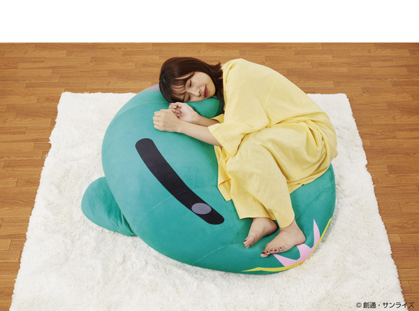 「ニュータイプもダメになるクッション【ララァ・スン専用モビルアーマー】」27,500円（税込／送料無料・手数料別途）（C）創通・サンライズ