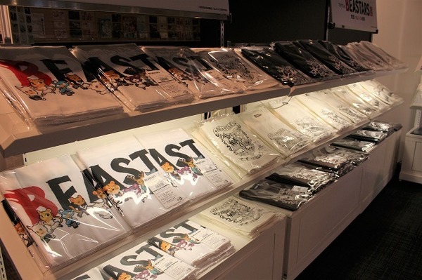 アニメ版の魅力に迫る「BEASTARS」展の見どころは？ OPのコマ撮りアニメで使われたレゴシ&ハル人形も【内覧レポ】