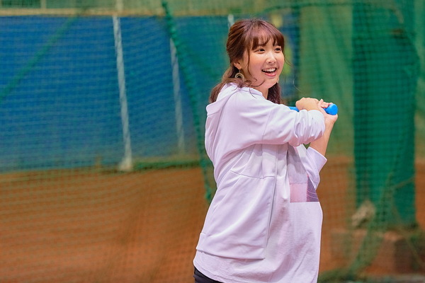 西田望見＆立花理香ペアが野球対決！ 対戦相手に“あの伝説的選手”が出現？【「八月のシンデレラナイン」BD発売記念】