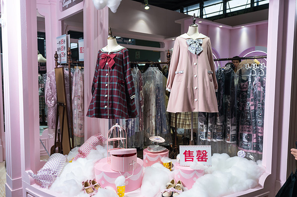 中国で流行の「ロリータ・ファッション」最新トレンドは？ モデルの着こなしをチェック！【写真41枚