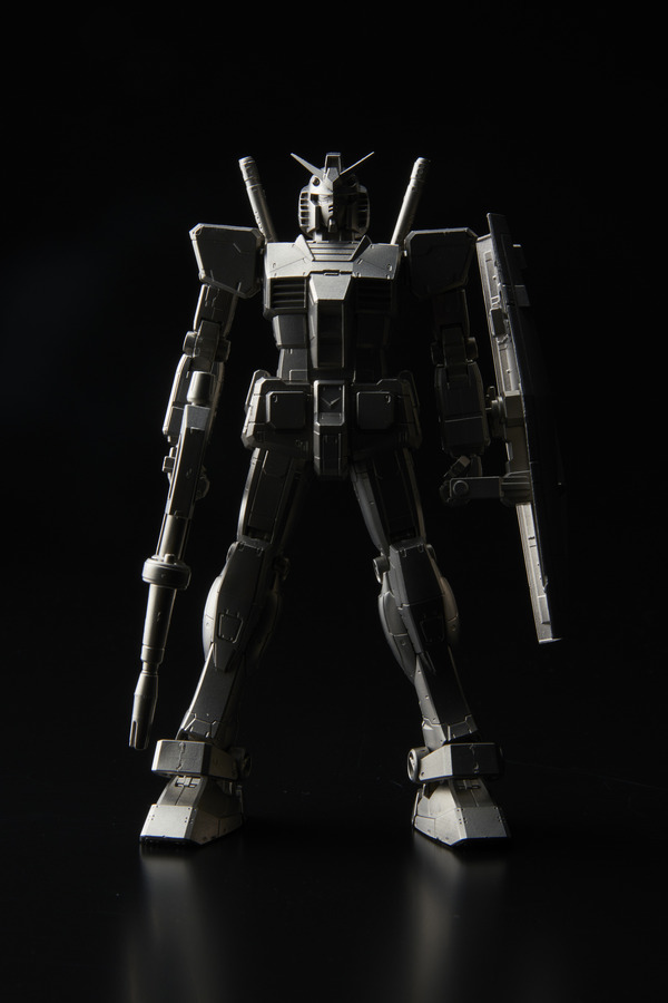 「ガンダリウム合金モデル 1/144 スケール RX-78-2 ガンダム」（C）創通・サンライズ