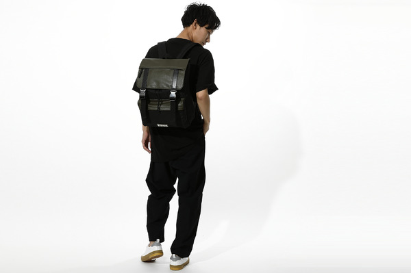 忍野忍モデルバッグ／14,800円(税別)（C）西尾維新／講談社・アニプレックス・シャフト