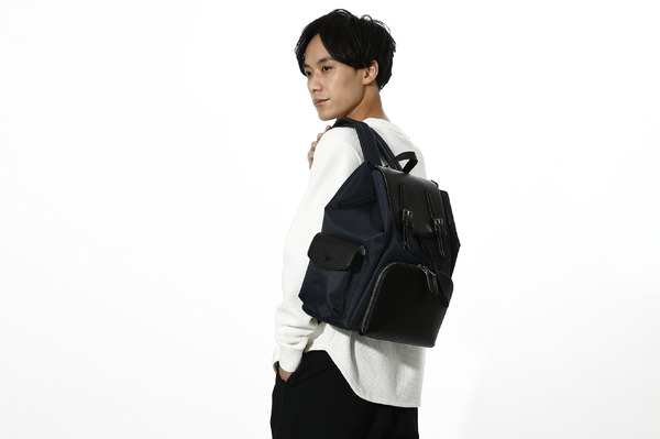 八九寺真宵モデルバッグ／14,800円(税別)（C）西尾維新／講談社・アニプレックス・シャフト