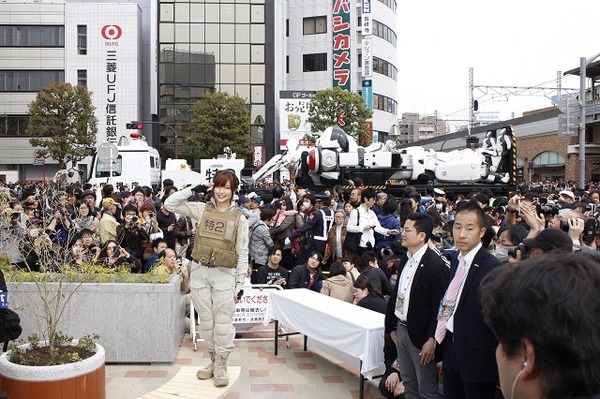 特車ニ課が吉祥寺に出動　実物大98式イングラム出現で街が騒然