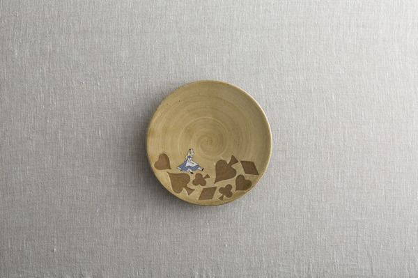 小皿デザイン詳細　(c)DISNEY