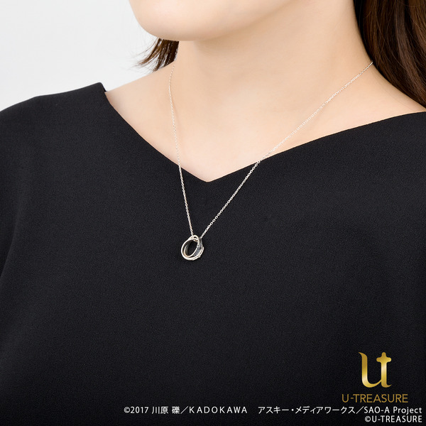 【ソードアート・オンライン】《夜空の剣》と《青薔薇の剣》　ネックレス 18,700円（税込）（C）2017 川原 礫／ＫＡＤＯＫＡＷＡ　アスキー・メディアワークス／SAO-A Project
