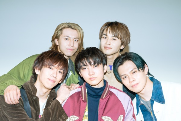 人気グループ・超特急の新たな挑戦はAR舞台！ バーチャルな世界でも魅力たっぷりに“あなた”を癒やしの世界に誘う【インタビュー】