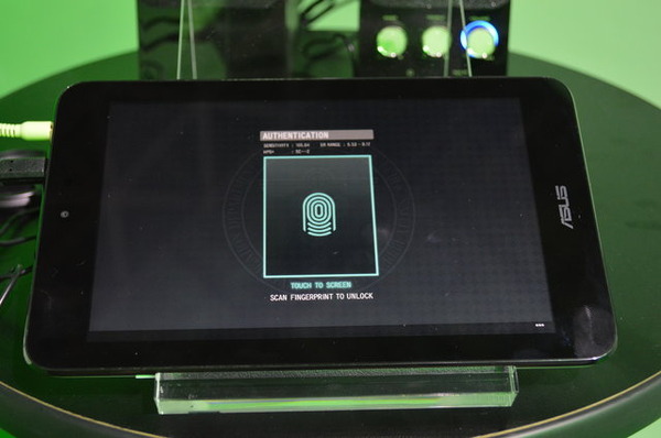 手元のタブレットがゲームと連動する｢SmartGlass｣