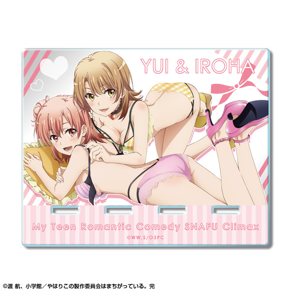 「やはり俺の青春ラブコメはまちがっている。完 アクリルスマホスタンド」1800円（C）渡 航、小学館／やはりこの製作委員会はまちがっている。完