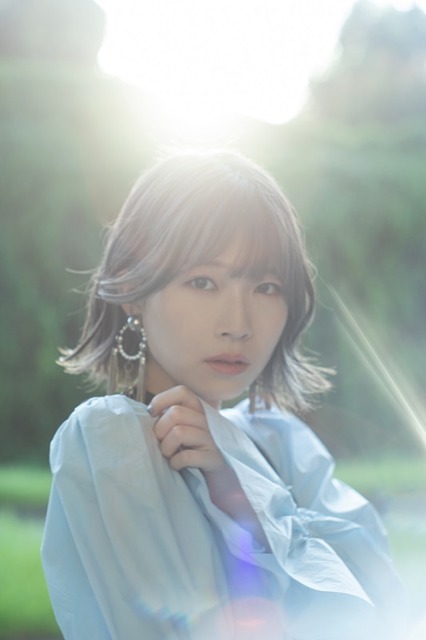 青山吉能アーティスト写真