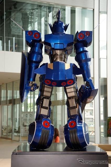 GT-R がロボットに変身…日産×ジャイロゼッター