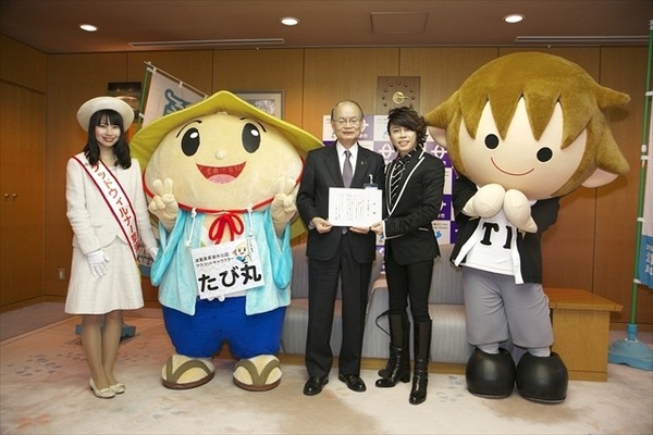 「イナズマロックフェス 2015」9月開催、西川貴教が滋賀県知事を表敬訪問