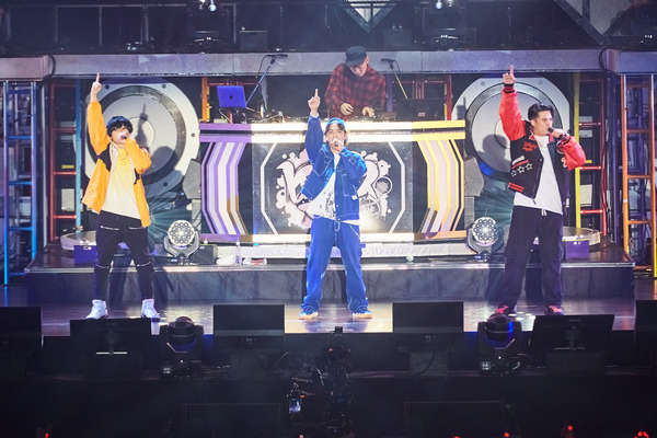 「ヒプノシスマイク -Division Rap Battle-8th LIVE 《CONNECT THE LINE》to Buster Bros!!!」公演初日オフィシャル写真 Photo by: 粂井健太（C）King Record Co., Ltd. All rights reserved.